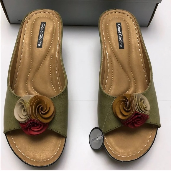 GC Shoes Sydney Slip On Wedge With Ruffle Flower - Picture 3 of 8